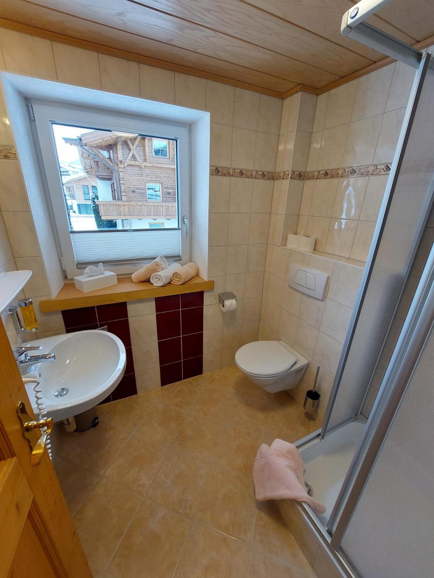 Viktors Apartments Sankt Anton am Arlberg Phòng bức ảnh